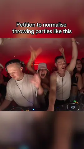 I dropped this @BVNQUET remix of this classic at a crazy @Lab54 party and it went offfff!  #projectxparty #ukgarage #houseparty #djbarnesy #barnesy 