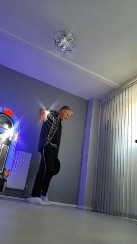 #serialthrilla1 #dance #mjvibes #michaeljackson #mj #heartbreakhotel #thisplacehotel #80s #80smusic #thejacksons #fyp #foryou #foryoupage #dance #randb #pop #funk #soul symon o'connell (youtube)