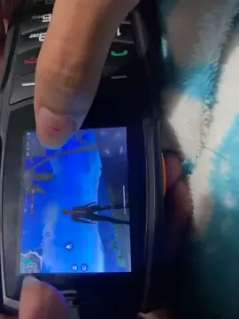 Jugando FreeFire en un celular clásico (de teclas) #viralvideo #mundo #video #tecnologia #venezuela #chile #colombia #mexico🇲🇽 #argentina #peru #ecuador #viral #fypシ゚viral 
