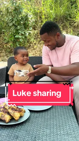 🤣 Quand c’est luke qui partage @Mati Family __ The lyrics are wild but the song is realy vibey😍__ #matifamily #matifa #babymatifa #babyluke #funny #mati_fa 