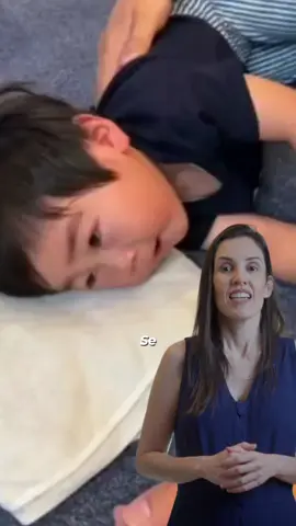 🚨Você presenciou uma convulsão? Saiba como agir! Não segure a criança, não tente desenrolar a língua!  Chame o SAMU imediatamente, proteja a cabeça e o corpo da criança de objetos ao redor, e aguarde tranquilamente até que a crise passe.  Assista e compartilhe este vídeo para ajudar mais pessoas! Dra. Amanda Siqueira  Pediatra | Neonatologista RQE: 10799/13601 #pediatra #saude #convulsao #criança 