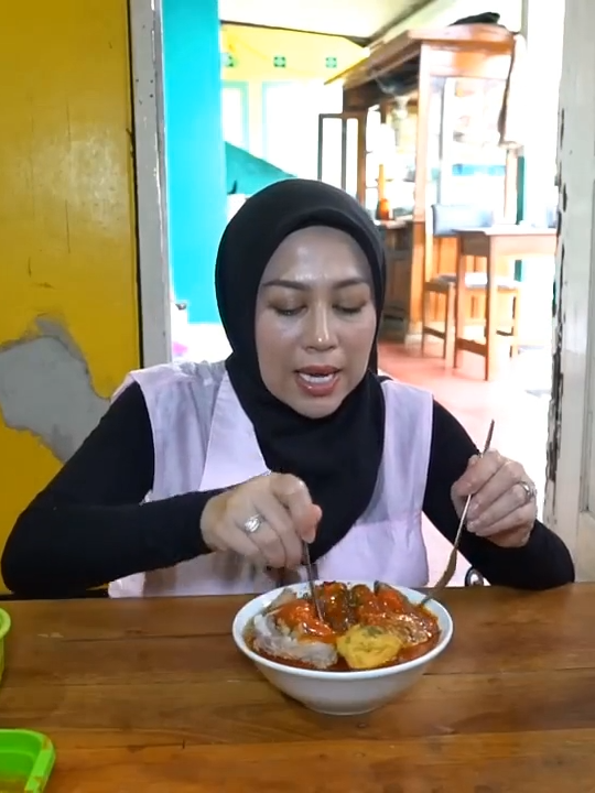 MESKIPUN JAUH NGGA RUGI!! BAKSONYA NAMPOL PISAN!! BAKSO GP TEH ONENG!! #fyp #shantydenny #mukbang #baksopedas #asmr