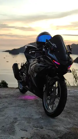 motor di sound ini ganteng ganteng BTW #gsx KALIAN WARNA APA? 