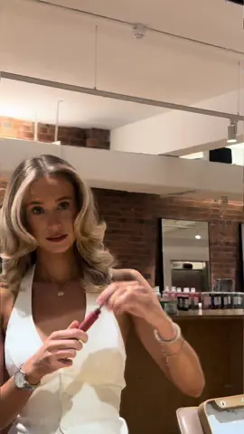 Having your bestie as your hairdresser 🤍🤍 #rixonhair @amity_rixonhair 