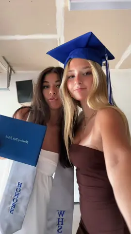 bestfreind graduates which means so do I🎓🎓#graduation 