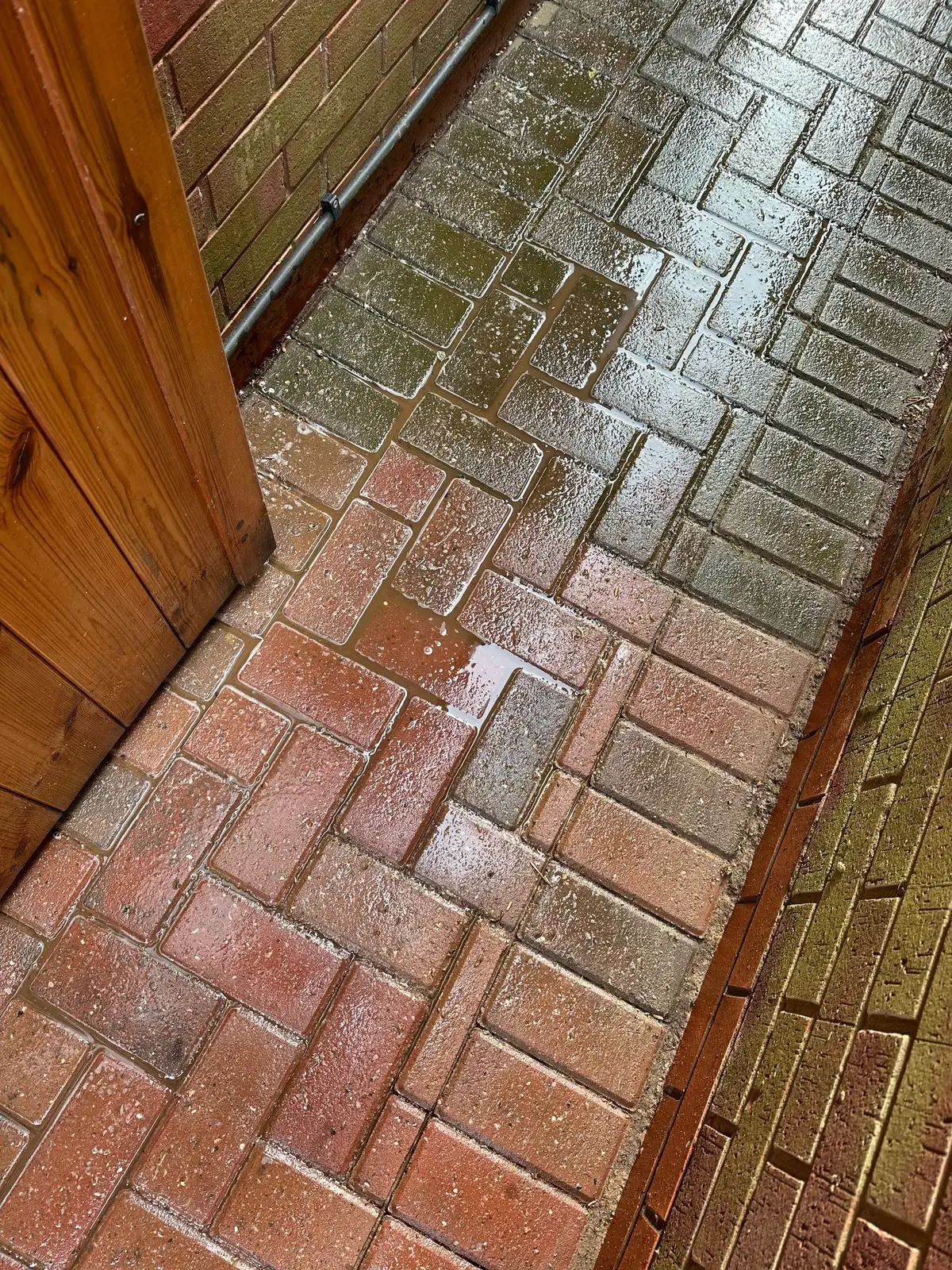 Block paving cleaning! ✨ #CleanTok #cleaning #cleaningmotivation #patio #patiocleaning #garden #blockpaving @Monty Miracle 