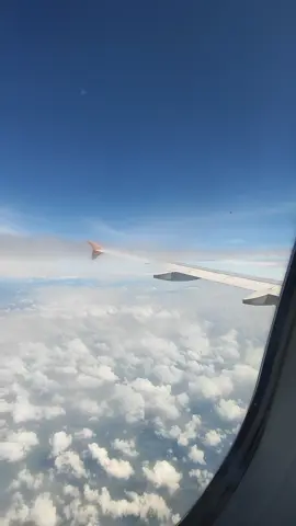 kali pertama Melihat Pulau kalimantan dari awan..  #fyp #fypシ゚viral #fypage #fyppppppppppppppppppppppp #sad #sadstory #sadsong #story #flight #traveltiktok #kalimantan 