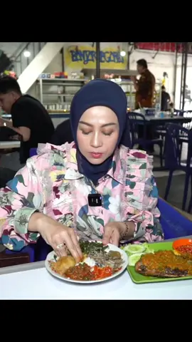 Mukbang di RM Sederhana Banjarnegara Jakarta Timur (cr: ShantyDenny) #ikanbetutu #genjer #jantungpisang #sambeldabudabu #anekasambal #mukbang #mukbangasmr #shantydenny #tehshanty #tehshantymukbang 