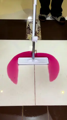 Esse rodinho mágico limpa o CHÃO sem sujar as suas MÃOS! 😱 ✅Link do produto na Bio👉@eusoubarone (produto 1084 rodinho mágico) #aliexpress #viralizou #foryoupage #rodo #barone