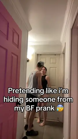when he notices that someone’s actually in there at the end 🤣🤣🫢 #pranks #prank #joke #fyp #trend #foryou #reaction #couple #coupletrend #Relationship #coupleprank #foryoupage #viral 