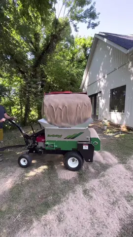 Topdressing / sand leveling Left Tool’s back yard. His name is Left Tool because his face is on the left of our logo 😁 #topdressing #sandleveling