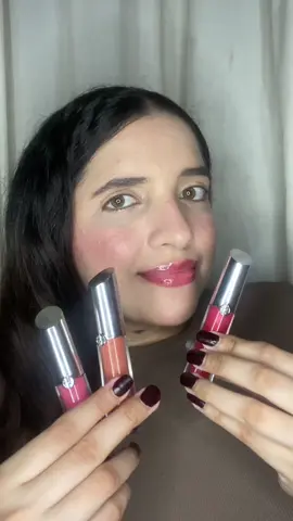 𝑨𝒓𝒎𝒂𝒏𝒊 𝒃𝒆𝒂𝒖𝒕𝒚 𝑷𝒓𝒊𝒔𝒎𝒂 𝑮𝒍𝒂𝒔𝒔 𝑳𝒊𝒑 𝑮𝒍𝒐𝒔𝒔 🎀 Today I will be trying the new lip glosses from @Armani beauty  My lips feel so hydrated 💖 All the shades are so cute. Featured shades: 🌙 02 Candy Halo 🌙 03 Honey Cream 🌙 04 Cherry Glaze Available at @sephora  Have you tried them? #giftedbyarmani #armanibeauties #glasslips #glossylips