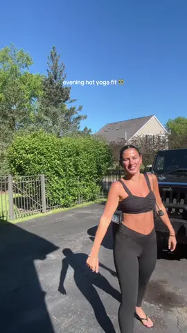 off to sweattt 🧘‍♀️ sports bra is @Alo Yoga leggings @aerie #workoutfit #OOTD #workoutroutine #workout #hotyoga #tonedyoga #aloyoga #fyp #postgrad #foryou 
