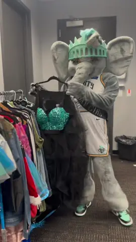 GRWM BIRTHDAY EDITION 🎉🐘🗽 #ellietheelephant #grwm #WNBA #fyp #viralmascot #whoisellie #elliereveal #nyliberty @nyliberty @WNBA 