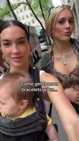 obsessed w/ dainty forever bracelets ⚡️ @Catbird @Jadyn Xavier #momanddaughter 