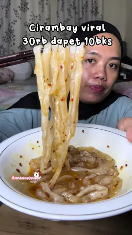 Kalo mau pesen omat ya pilih yg rasa chili oil paling enak🫵👍🏻😊 #chilioil #cirambay #cirambaychilioil #cirambayviral #fypシ゚viral 
