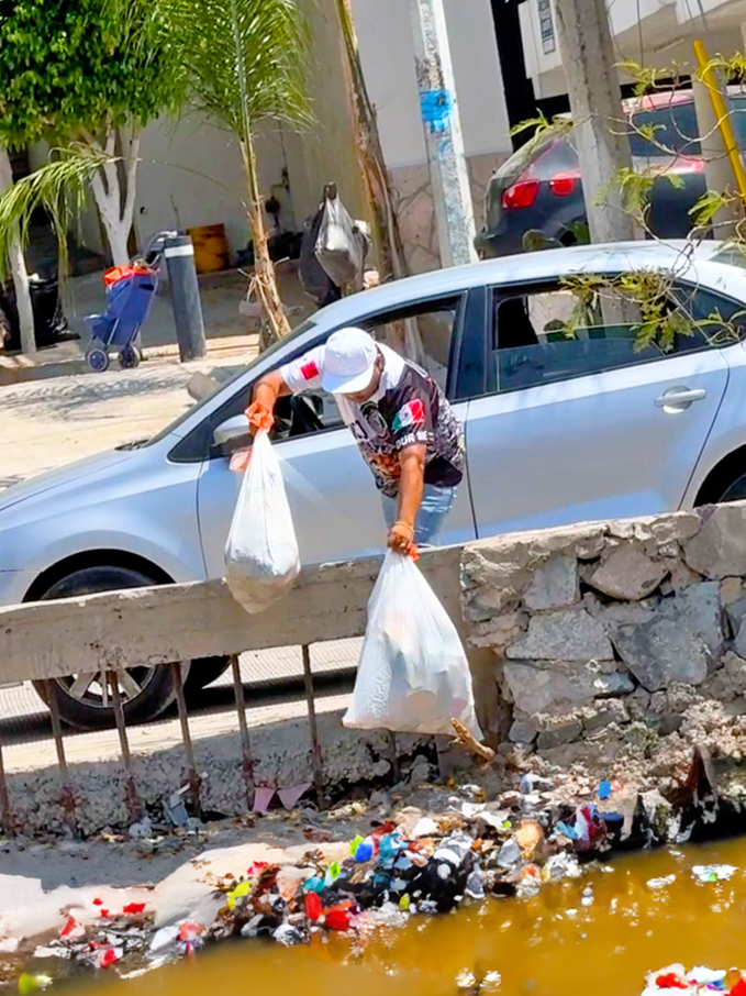 Lo sorprendi tirando basura #fypp #parati #longvideo