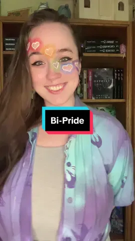 Well I obviously had to re-do this sound with one of my pride makeup looks on! And yes women are terrifying!!! 🤣 #Pride #pridemakeup #bipride 
