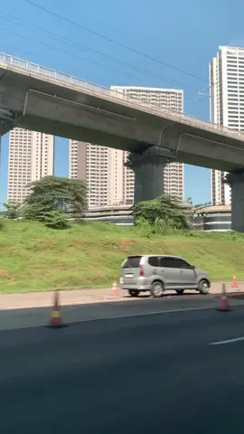 Vibes jalan tol emg beda🥺 #soundgalau #vibesjalantolaestetic #tolcikarang #sadvibes🥀 #videoaesthetic🦋 #fypツ 