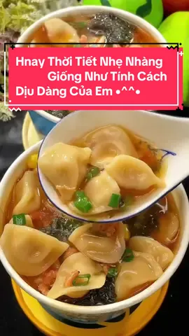 🥟 SỦI CẢO HOÀNH THÁNH ĂN LIỀN SIÊU HẤP DẪN 🥟 💁‍♀️🔜 Em này vị dễ ăn lắm mọi người nha. Mà em nói trước là sủi cảo nhân ít lắm k nhiều đâu.. Nhưng vỏ bánh lại ngon cực, hàng ăn liền mà mềm, không hề bị sượng bột lại có chút dai nữa. Nên ăn sủi cảo không hề ngán đâu.  💯 Gia vị nước dùng thanh thanh kiểu đậm đà ý. Húp miếng nước cái là chỉ muốn hết sạch luôn….😋😋 #nghiềnănvặt  #hômnayăngì #sủicảo #hoànhthánh #xuhuong #ănuongmoingay #thinhhanh #NgonXoanLuoi #xuhuongthinhhanh2024 #mỹtửu 