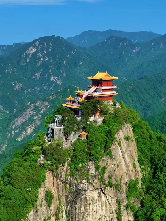 Feel the refreshing green summer breeze at Nanwutai Mountain!Its highest peak is 1,688 metres above sea level. With a vegetation cover of 95%, this place has long been known as a sacred Buddhist mountain and a royal summer retreat.