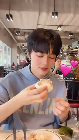 เมื่อนุนิวชอบกินคำใหญ่ๆ..น่ารัก 
