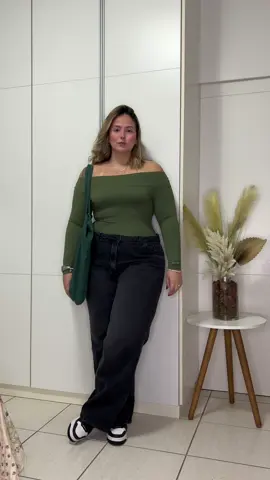 Calça e bolsa @Dushi Wear 🏷️SOPH Body - suspirointimo (no ig) 🏷️SOPHIA Tenis @PUMA 