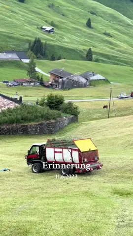 #erinnerung Au scho es Jährli her! | farm from @Kon Rad #erinnerung #grossgaden #hay #swissmeli #switzerland #grisons #swissfarm #stantönien #partnun #farmgirl #graubünden #farmerlife #graubünde #graubuenden #switzerland🇨🇭 #aebi #aebipower 