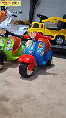 Vespa mini SG vc 162 yang banyak dicari sama anak anak kecil sekarang sudah dilengkapi helm pelindung kepala juga, jadi aman gak bakal kena razia 😁😁 Ready stok untuk semua warna #vespa #motoranak #mini #viral 