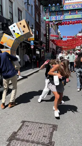 Box falling down 😂#comedia #funny #funnyvideos #funnymoments #foryou #prank 