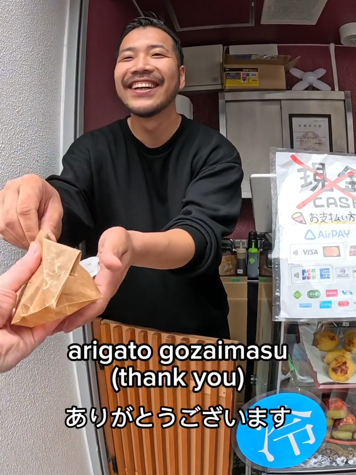 $2.50 sweet potato in Japan 🇯🇵  #hughabroad #streetfood #travel #japanesefood