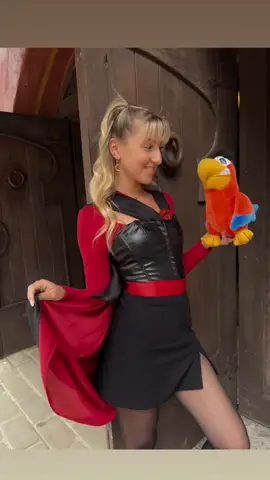 Meet with Jafar at @Disneyland Paris ✨ ❤️‍🔥 #disneybound #jafar #vilain #iago #aladdin #jafaraladdin #blondie #dlp #disney #disneyland #disneylandparis #girl #disneylandpass #dessinanimé #photopass 