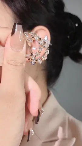 #AccendiLaTuaVidalità #earrings😍😍 #fashionjewelry #jewelry #tiktokshopjewelry #fashion👠 #foryou #TikTok🇺🇸#tiktokmademebuyit #TikTokShopFashion #bestearring #ornaments 