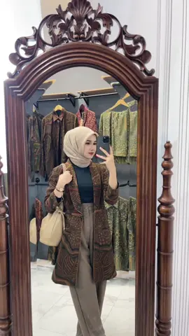 Outfit check klik keranjang kuning #batik  #batikindonesia  #tunik  #outfit  #inspo  #inspooutfit  #cewek  #fyp  #outfitideas 
