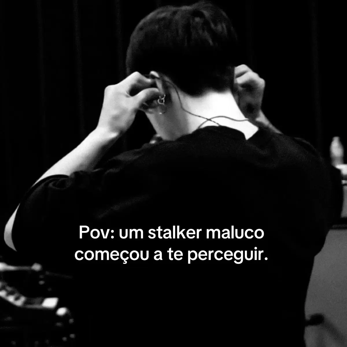 Ele me procura em todo lugar, EM TODO LUGAR! #stalker #caps #fyp #viral #pov #btsarmy #jin #publicidade