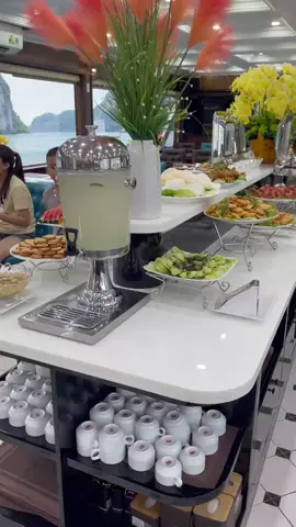 Toàn cảnh bữa trưa du thuyền Sea Star Cruise #duthuyenseastar#buffet #dicatba#vinhlanha ----------------------- 🌏www.dicatba.com 📱0913 347 725/Zalo