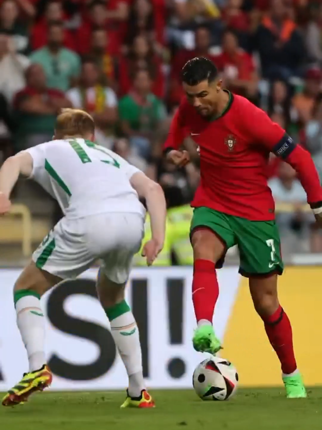 LE BUT EXCEPTIONNEL DE RONALDO VU DES TRIBUNES ! (TOUS LES ANGLES) PORTUGAL 3-0 IRLANDE ! #ronaldo #cr7 #portugal #cristiano #cristianoronaldo #ronaldocristiano #cr7cristianoronaldo #cr #irlande #portugalirlanda #ronaldoportugal #portugalronaldo #cr7portugal #portugalcr7 #acturonaldo #ronaldoactu #cr7actu #actucr7 #ronaldobut #cr7but #compilation #clip #clips #ronaldogoal #cr7goal #ronaldovsirlande #foot #football #actufoot #footactu #actufootball #footballactu #ronaldonews #cr7news #euro #euro24 #EURO2024 #portugalfootball #ronaldoclips #cr7clips #ronaldocompilation