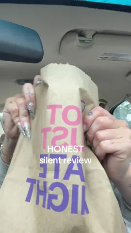 taco bell review #tacobelltime #tacobell #silentreview #silentreviews #fypage #foodreview #foodreaction @tacobell 