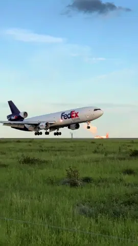 Always so magnificent to see the landing of the FedEx MD11 at CDG 🇺🇸FedEx 🇺🇸 ✈️ McDonnell Douglas MD-11F 🆔 N624FE 🛫DWC 🛬 CDG #foryou #foryoupage #fyip #fyi #fyp #cdg #cargoplane #fedex #plane #planespotting #planelovers #planespotters #avgeeks #avgeekphoto #aviation#aviationlovers #aviationphotography #aviationdaily #aviationgeek #aviationphoto #aviation4u #aviationworld #mcdonneldouglas #md11 #airportlife