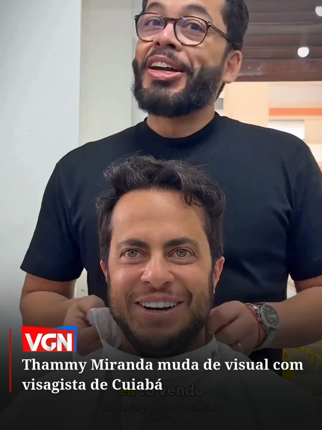 Thammy Miranda esteve em Cuiabá nessa terça-feira (11.06) para mudar o visual e ficou impressionado com o trabalho do visagista de Cuiabá, Juarez Leite. O vereador estava insatisfeito com o seu cabelo e teve a autoestima renovada pelo profissional. #vgnoticias #visagista #cuiaba