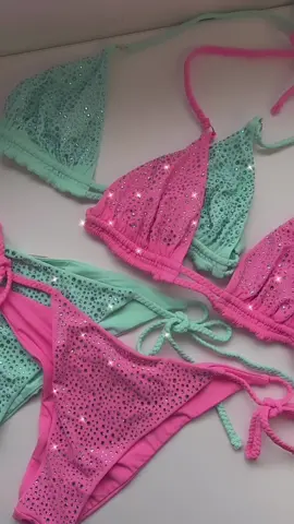 aqua or pink? #beachbunnybabe 