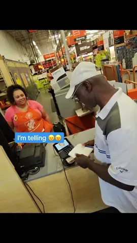 PRANK GONE WRONG 😅😅 ( 👮 called ) #fyp #paratii #fyppppppppppppppppppppppp #trending #viral #fypシ #foryou #viralvideo #pranks #funny #prankvideo #funnyvideos #humor #jokes #bromas #gonewrong 