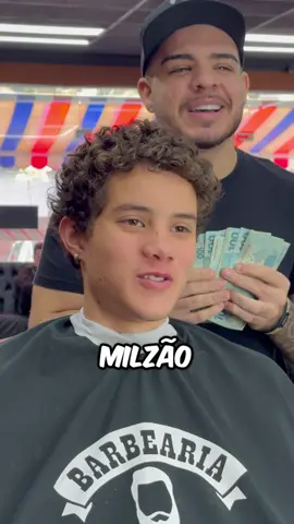 CARA DE SORTE EM 🤑  #barbeiros #barbeirosbrasil #haircut #cortedecabelo #americano 