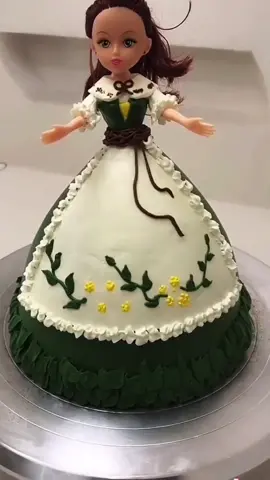 Barbie doll dress cake #fyp #cakeart #cakedecorating #cakevideo #greencake #barbiedoll #barbiedolldresscake 