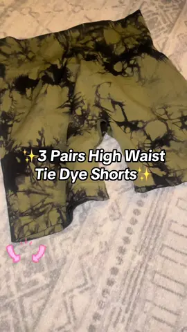 these are so comfy, high waisted and give you a 🍑! 🙌🏼 #tiedye #SummerFit 