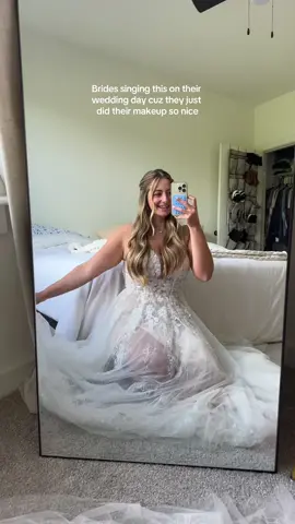 any photographers want to do a styled shoot so I can take pics in my wedding dress again?? 🥹🫶🏻 