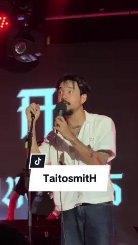 แอบเก็บความในใจไว้ภายในแว่นเรย์แบนสีดำ🤍🕶️🤘🏻🎸 #ไททศมิตร #thaitosmith 