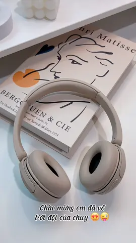Âm hưởng của sự tối giản, sắc nét đến từng chi tiết.Đơn giản, cá tính nhưng không kém phần sang chảnh . Tậu liền mấy bồ ơi 👏🎧#xuhuong #unboxing #tainghesony #tainghechuptai #tainghebluetooth #tainghesonywhch520 #review #nhinhubxxx 