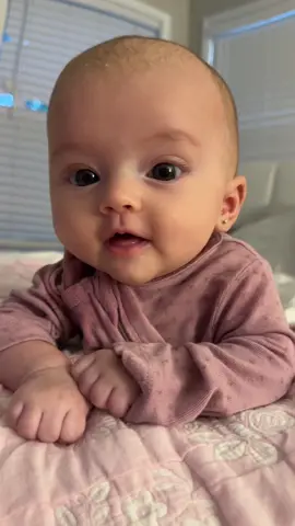 She is so cute🎀 #baby#3monthsold#2monthsold#fypage#fyp#babygirl#babyfever 