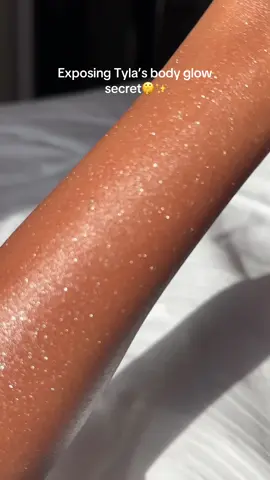 Glow & shimmer like Tyla with our new Glow Shimmer Body Oil✨✨ Infused with moisturising ingredients to give you the perfect shine & hydrated skin! #shimmeroil #shimmer #bodyoil #glowyskin #tyla #glowingskin #glitter #cocoandeve 